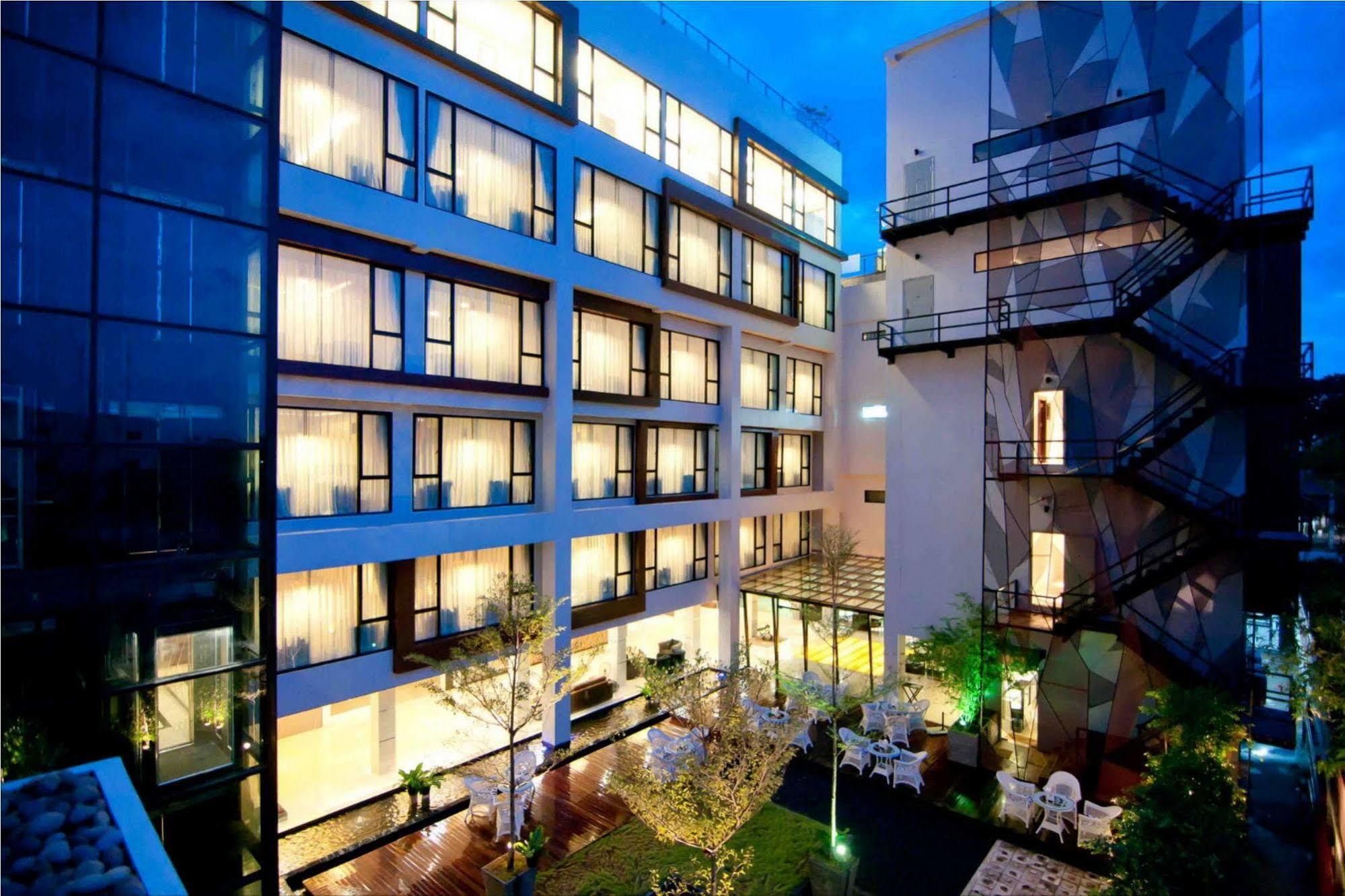 Rashmi'S Plaza Hotel ויינטיאן מראה חיצוני תמונה