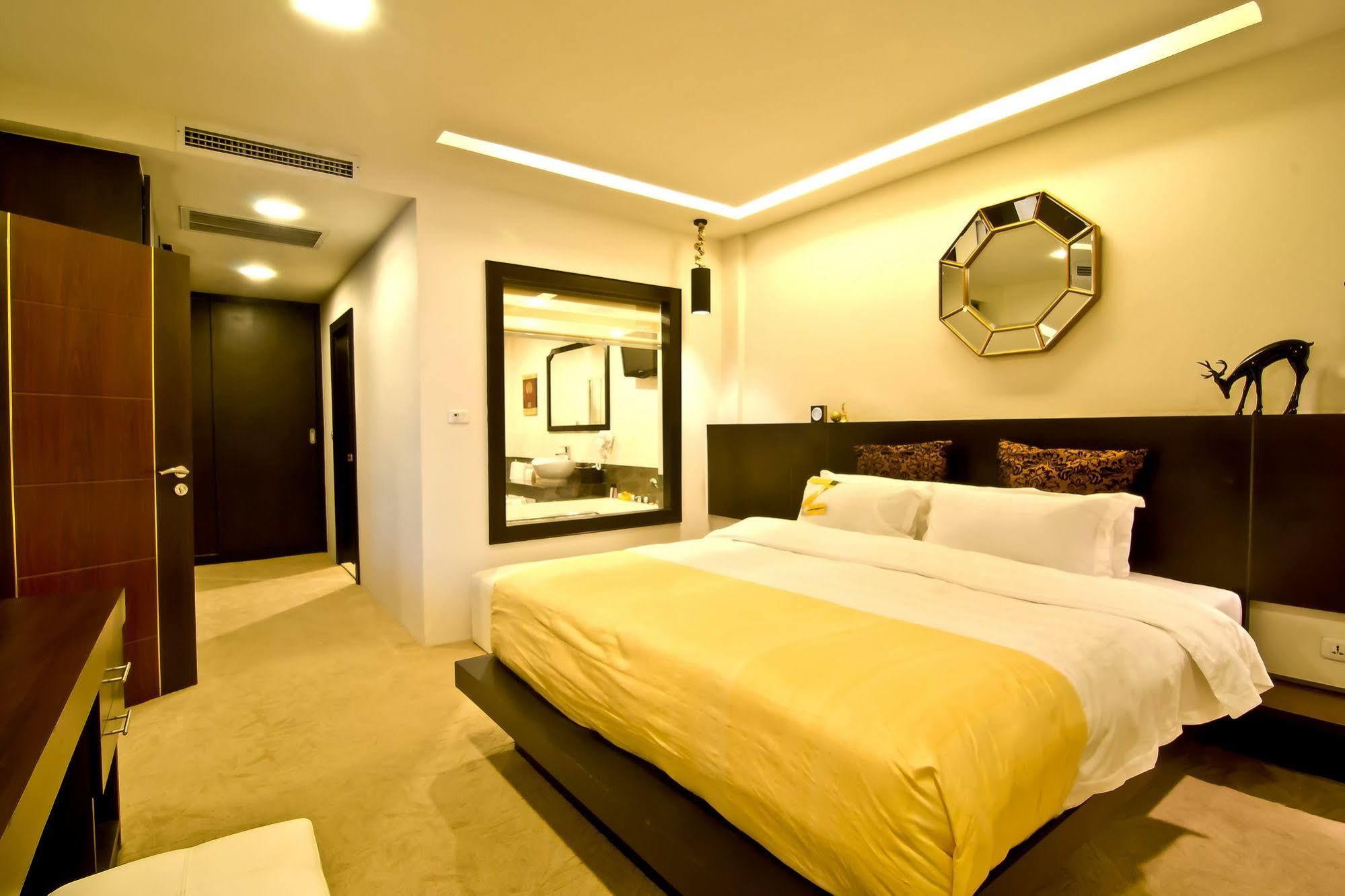 Rashmi'S Plaza Hotel ויינטיאן מראה חיצוני תמונה