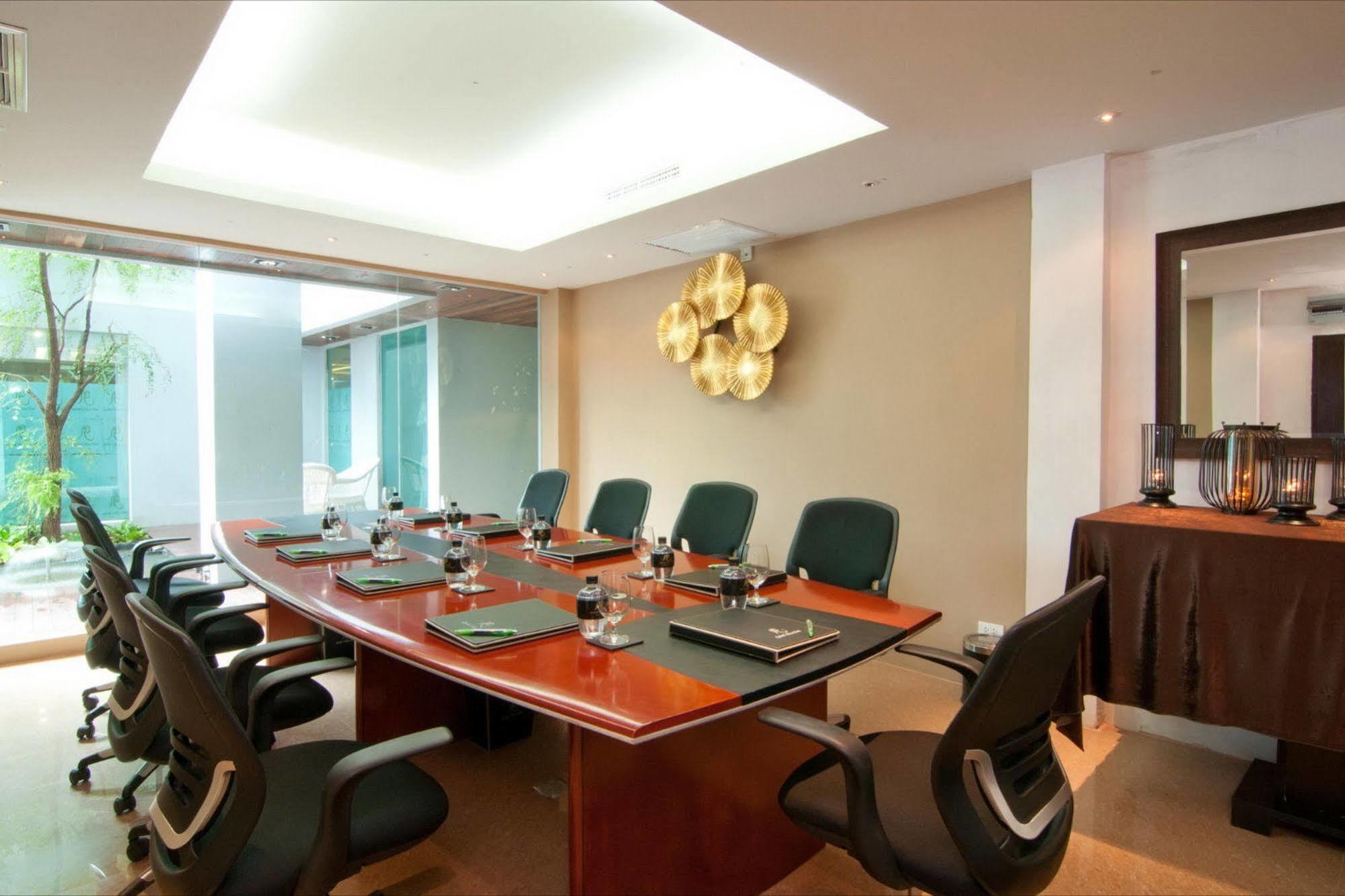 Rashmi'S Plaza Hotel ויינטיאן מראה חיצוני תמונה