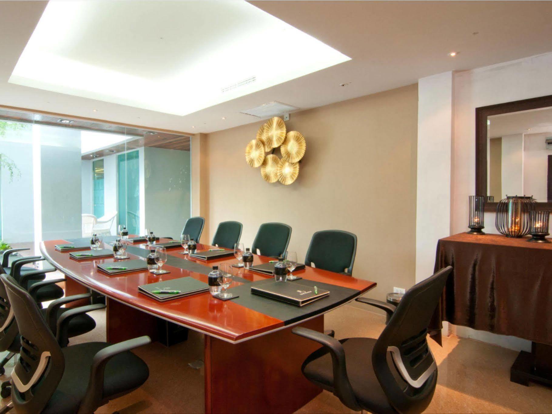 Rashmi'S Plaza Hotel ויינטיאן מראה חיצוני תמונה